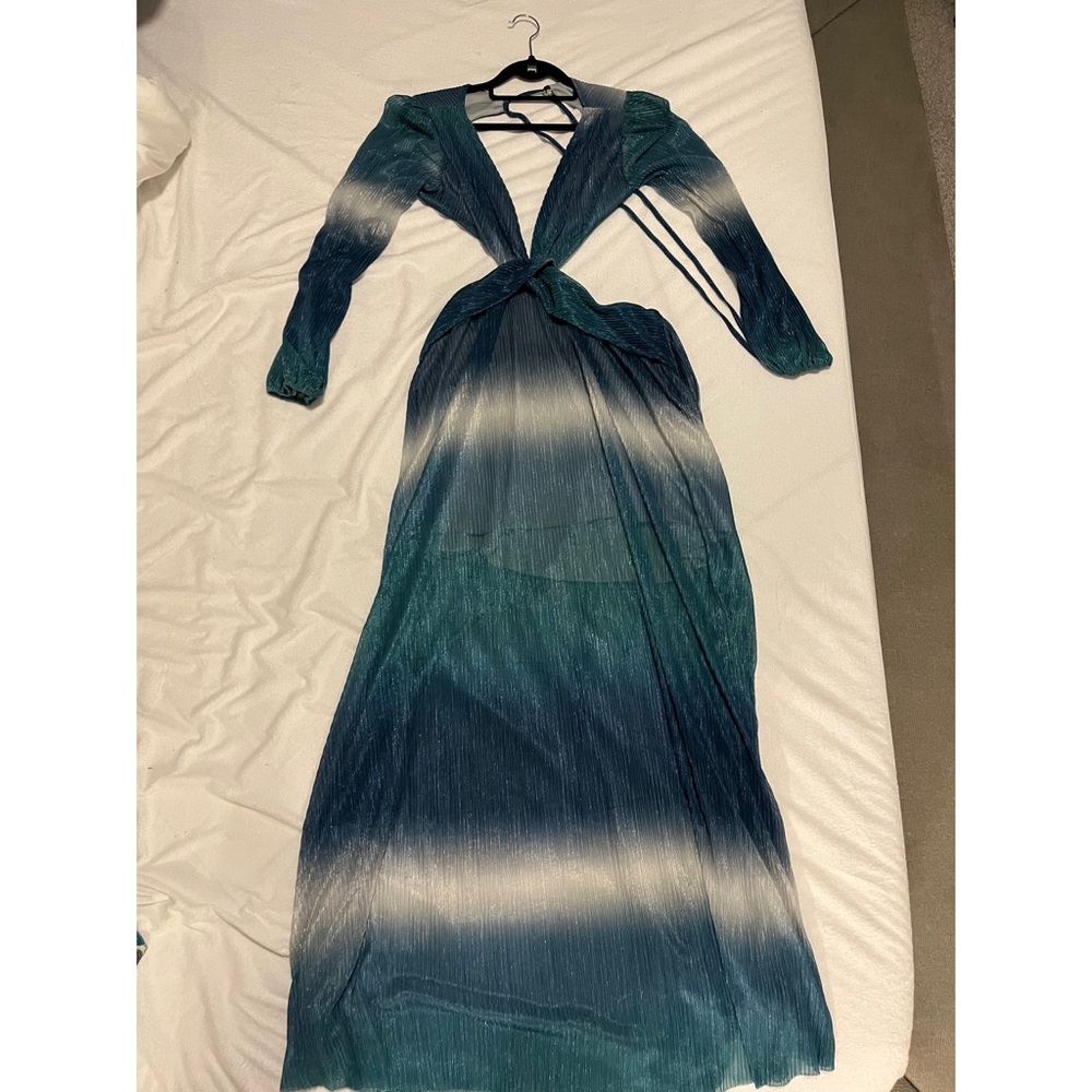Beautiful maxi dress .